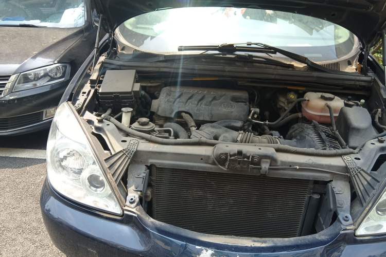 Used Buick GL8 2014 2.4L Comfort Edition Engine Bay Right
