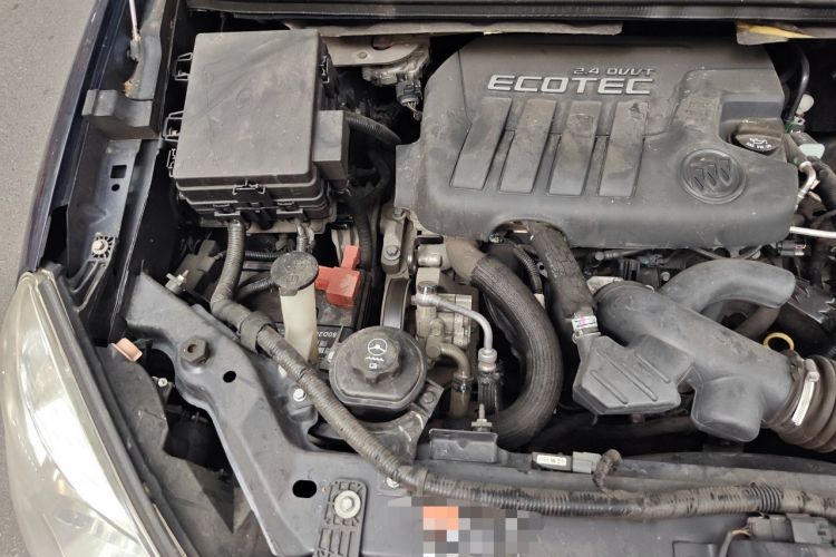 Used Buick GL8 2014 2.4L Executive Edition Engine Bay Right