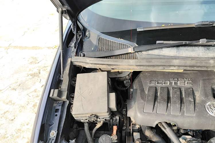 Used Buick GL8 2014 2.4L Classic Edition Engine Bay Right