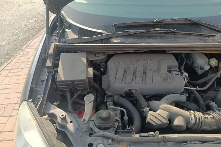 Used Buick GL8 2014 2.4L Classic Edition Engine Bay Right