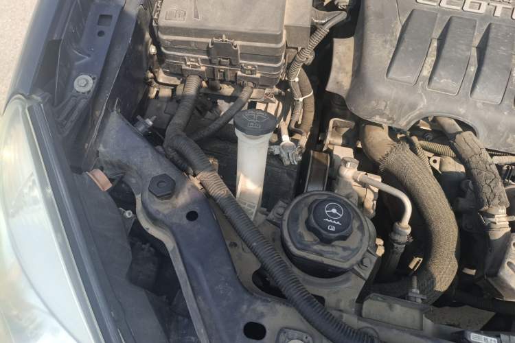 Used Buick GL8 2014 2.4L Classic Edition Engine Bay Right