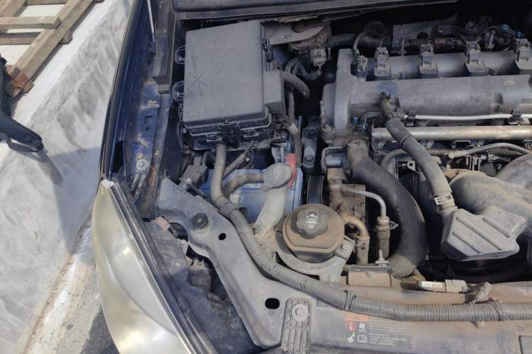 Used Buick GL8 2014 2.4L Comfort Edition Engine Bay Right