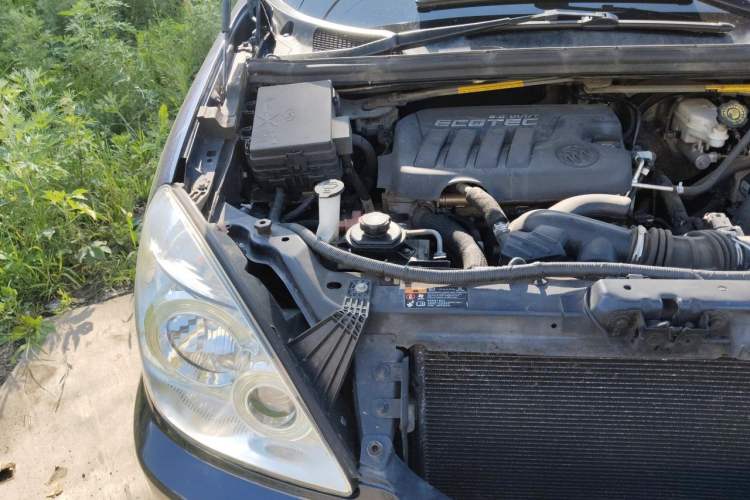 Used Buick GL8 2014 2.4L Classic Edition Engine Bay Right