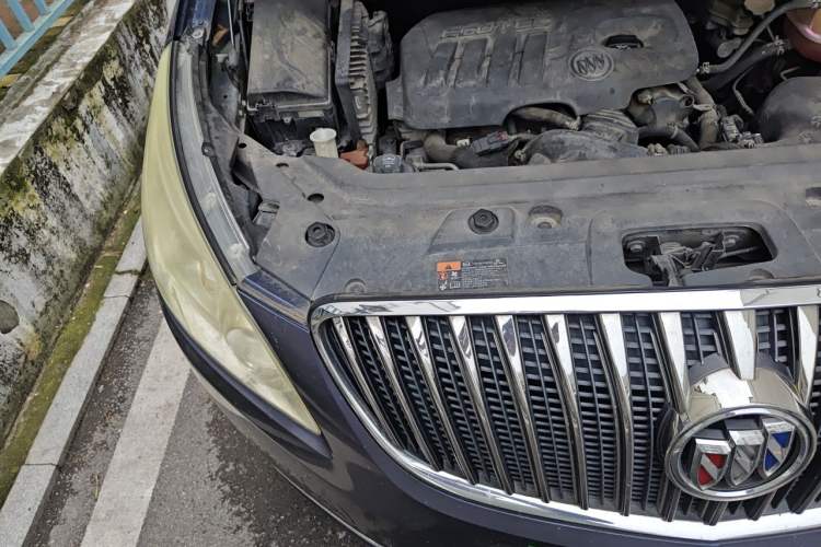 Used Buick GL8 2014 2.4L CT Luxury Business Comfort Edition Engine Bay Right