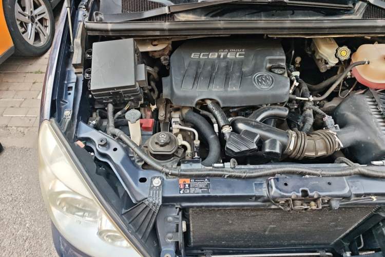 Used Buick GL8 2014 2.4L Classic Edition Engine Bay Right