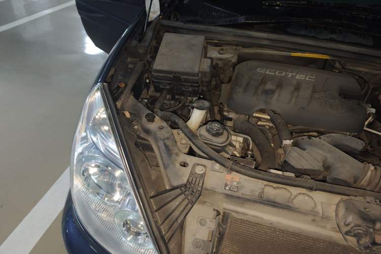 Used Buick GL8 2014 2.4L Executive Edition Engine Bay Right