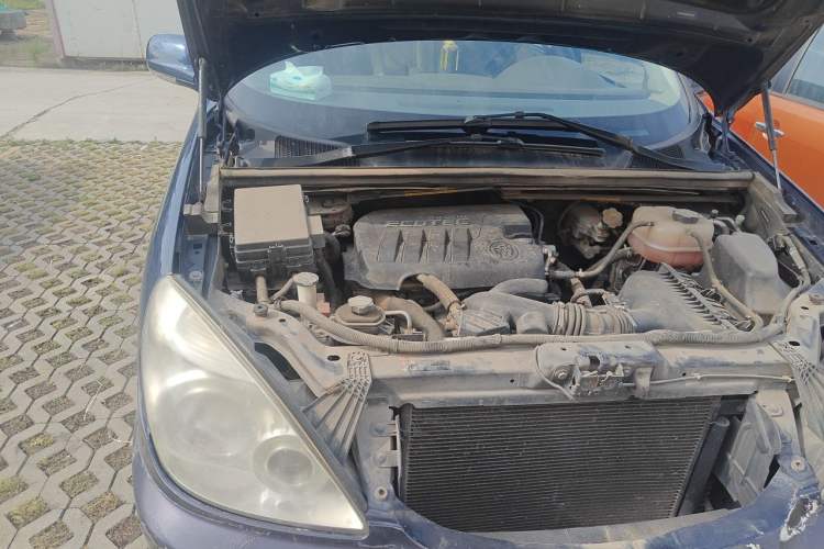 Used Buick GL8 2014 2.4L Classic Edition Engine Bay Right