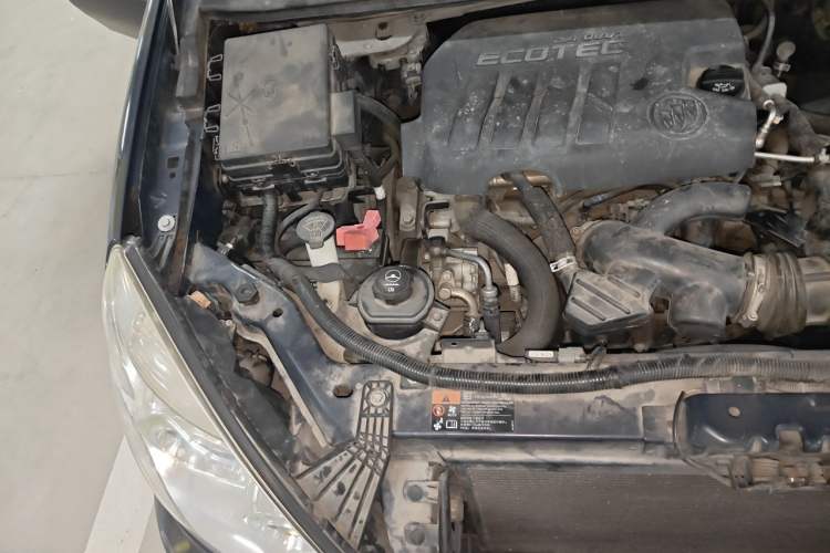 Used Buick GL8 2014 2.4L Classic Edition Engine Bay Right