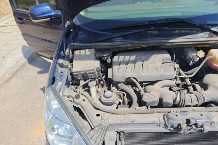 Used Buick GL8 2014 2.4L Classic Edition Engine Bay Right