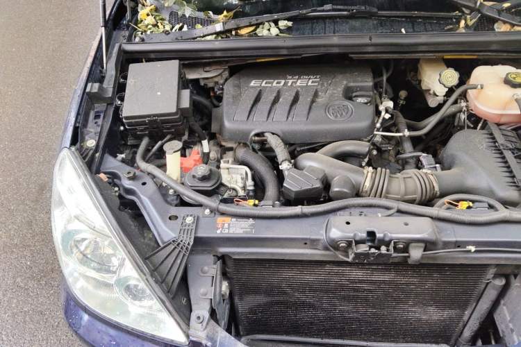 Used Buick GL8 2014 2.4L Executive Edition Engine Bay Right