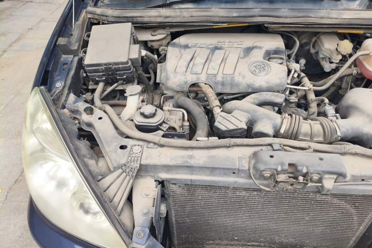 Used Buick GL8 2014 2.4L Comfort Edition Engine Bay Right