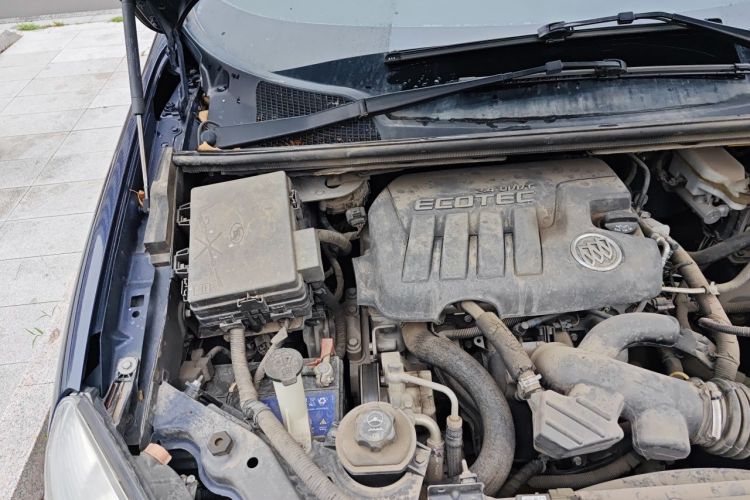 Used Buick GL8 2014 2.4L Classic Edition Engine Bay Right
