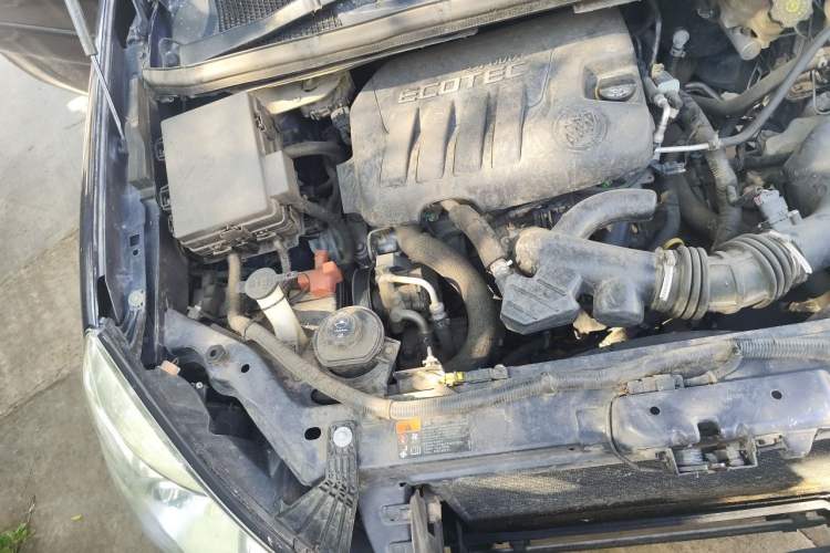 Used Buick GL8 2014 2.4L Classic Edition Engine Bay Right