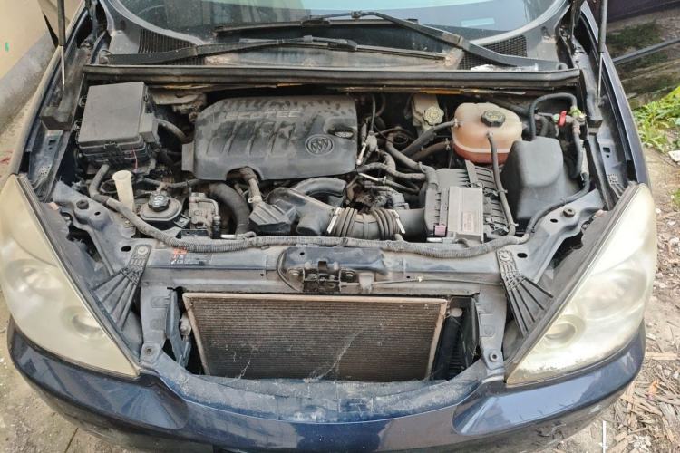 Used Buick GL8 2014 2.4L Classic Edition Engine Bay