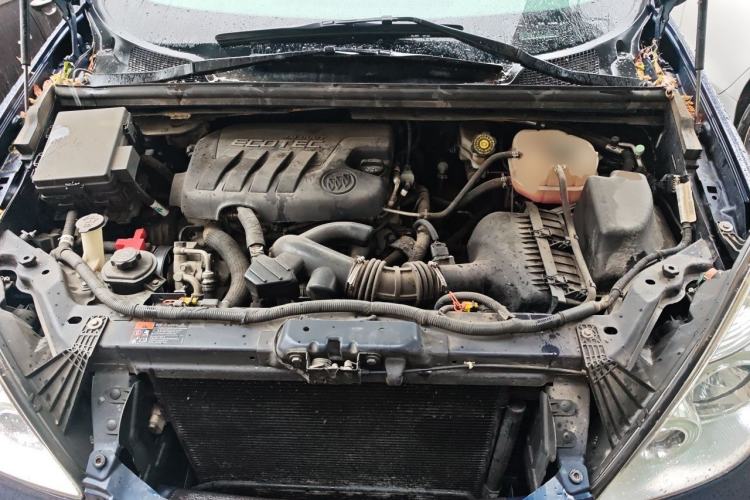 Used Buick GL8 2014 2.4L Comfort Edition Engine Bay