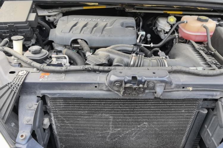Used Buick GL8 2014 2.4L Classic Edition Engine Bay
