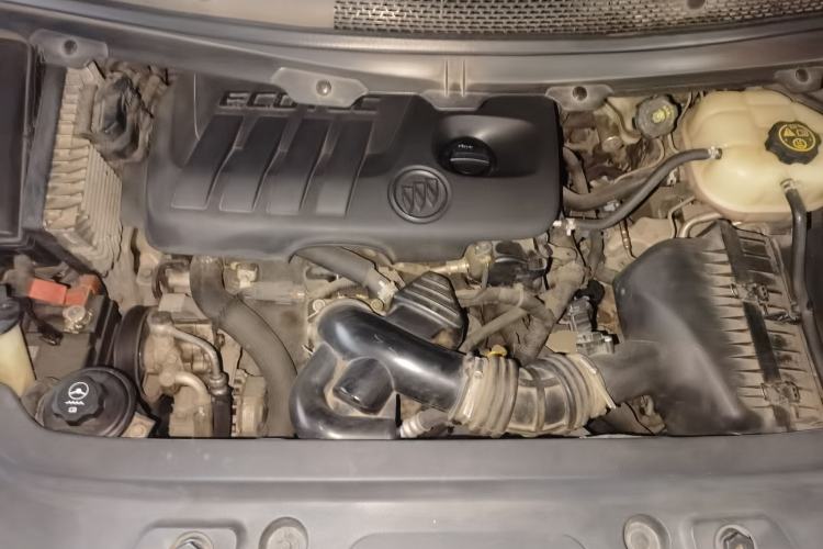 Used Buick GL8 2014 2.4L CT Luxury Business Comfort Edition Engine Bay