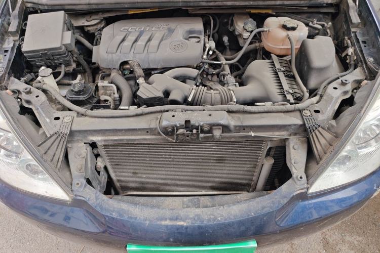 Used Buick GL8 2014 2.4L Comfort Edition Engine Bay