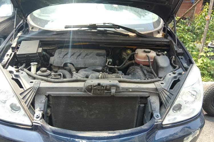 Used Buick GL8 2014 2.4L Comfort Edition Engine Bay