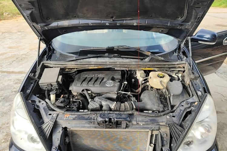 Used Buick GL8 2014 2.4L Classic Edition Engine Bay