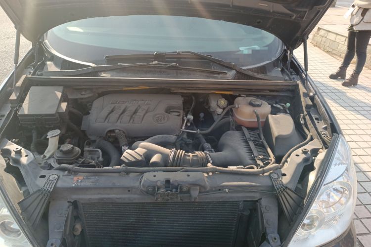 Used Buick GL8 2014 2.4L Classic Edition Engine Bay