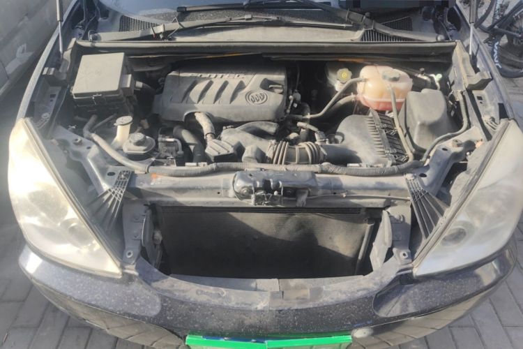 Used Buick GL8 2014 2.4L Classic Edition Engine Bay