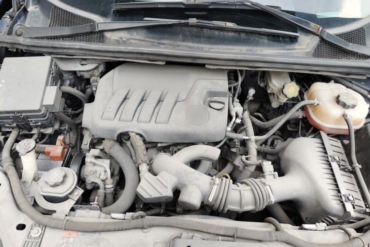 Used Buick GL8 2014 2.4L Classic Edition Engine Bay