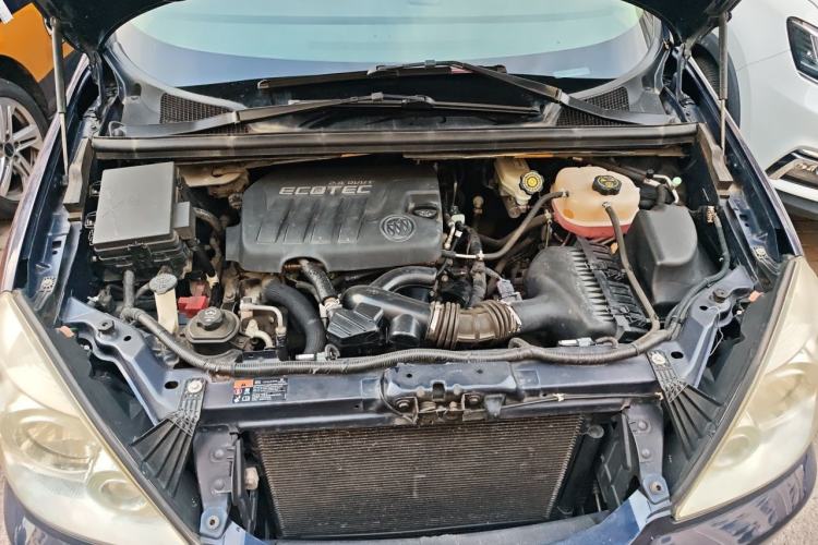 Used Buick GL8 2014 2.4L Classic Edition Engine Bay