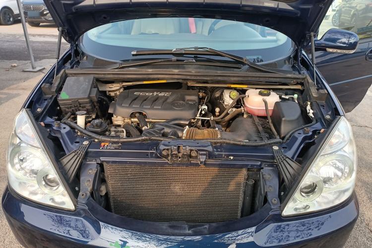 Used Buick GL8 2014 2.4L Classic Edition Engine Bay