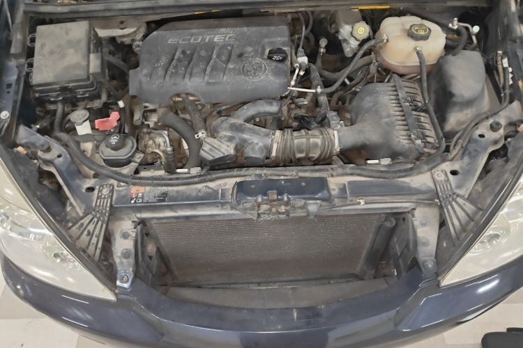 Used Buick GL8 2014 2.4L Classic Edition Engine Bay