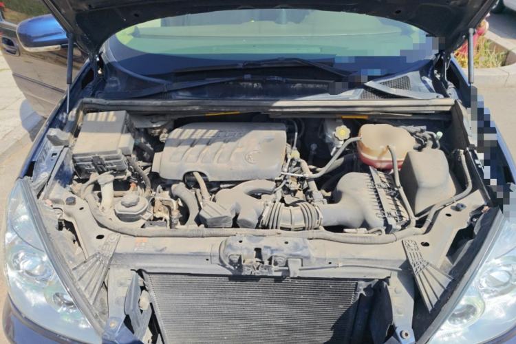 Used Buick GL8 2014 2.4L Classic Edition Engine Bay