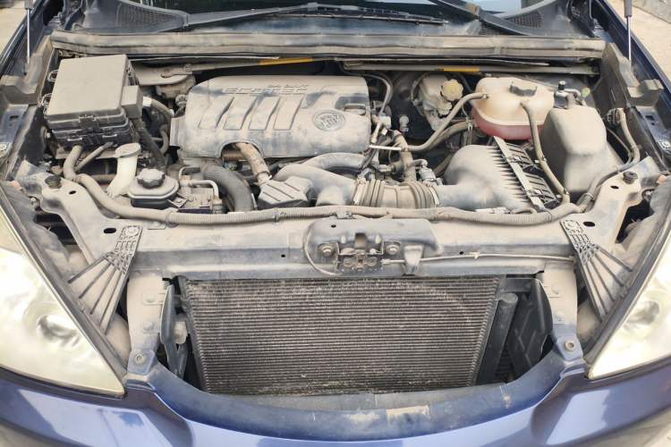Used Buick GL8 2014 2.4L Comfort Edition Engine Bay