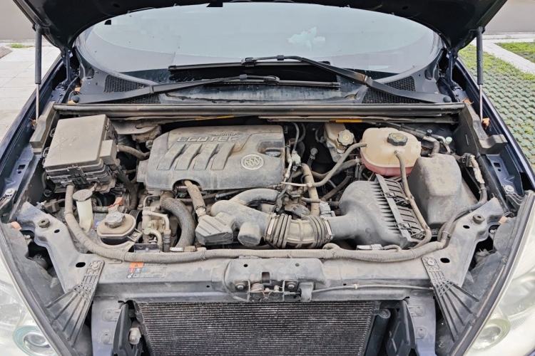 Used Buick GL8 2014 2.4L Classic Edition Engine Bay