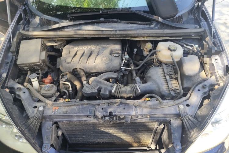 Used Buick GL8 2014 2.4L Classic Edition Engine Bay