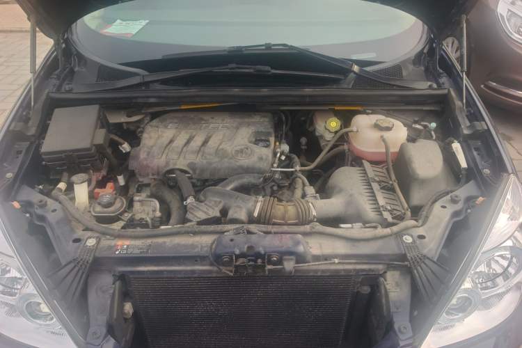 Used Buick GL8 2014 2.4L Classic Edition Engine Bay