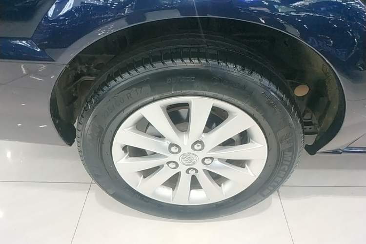 Used Buick GL8 2014 2.4L Classic Edition Exterior 5
