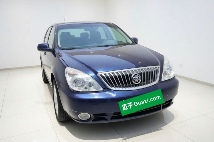 Used Buick GL8 2014 2.4L Executive Edition Front Right 45 Deg