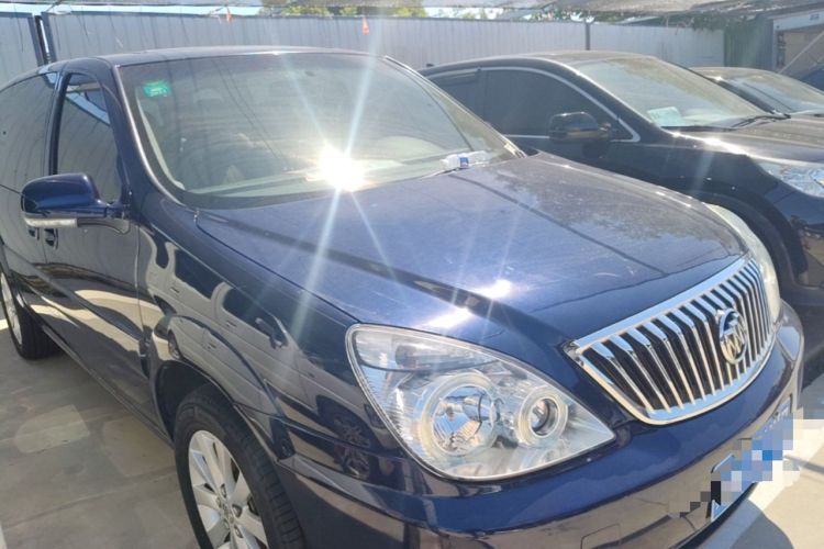 Used Buick GL8 2014 2.4L Executive Edition Front Right 45 Deg