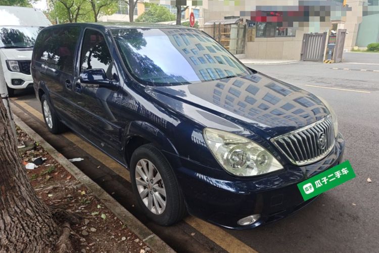 Used Buick GL8 2014 2.4L Executive Edition Front Right 45 Deg