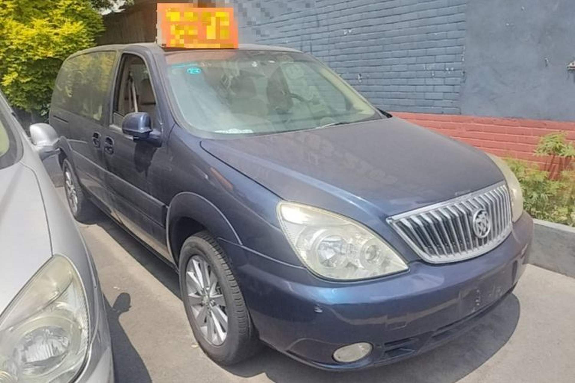 Used Buick GL8 2014 2.4L Executive Edition Front Right 45 Deg