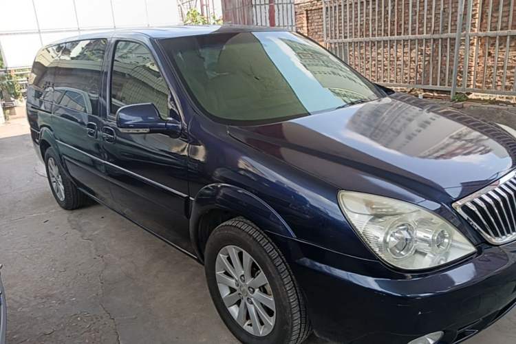Used Buick GL8 2014 2.4L Classic Edition Front Right 45 Deg