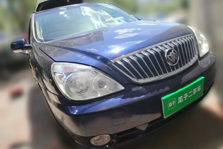 Used Buick GL8 2014 2.4L Classic Edition Front Right 45 Deg