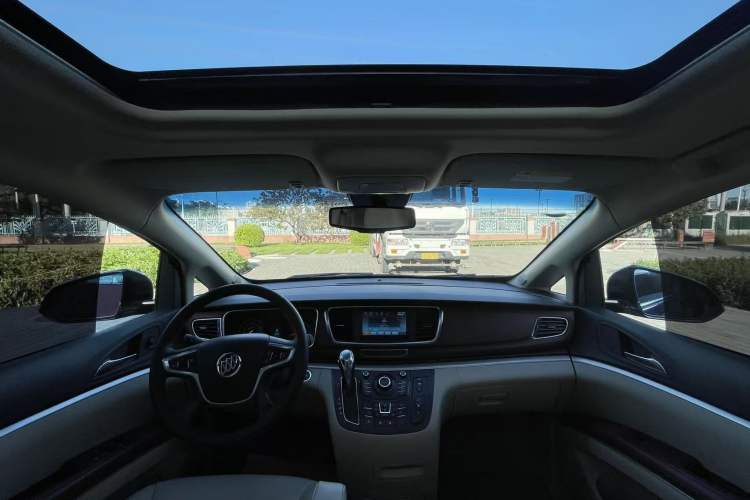 Used Buick GL8 2014 3.0L GT Luxury Business Haoya Edition Interior 1