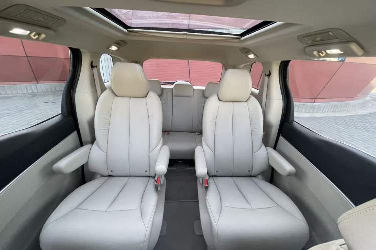 Used Buick GL8 2014 3.0L GT Luxury Business Haoya Edition Interior 10