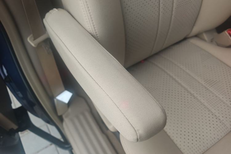 Used Buick GL8 2014 2.4L Classic Edition Interior 10