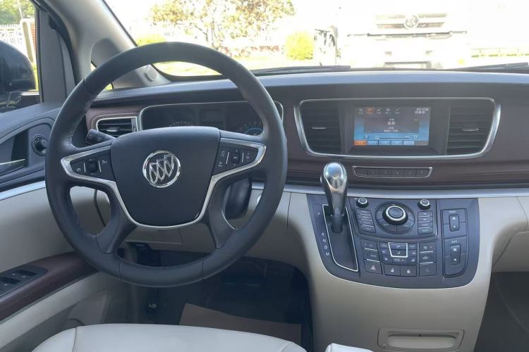 Used Buick GL8 2014 3.0L GT Luxury Business Haoya Edition Interior 2