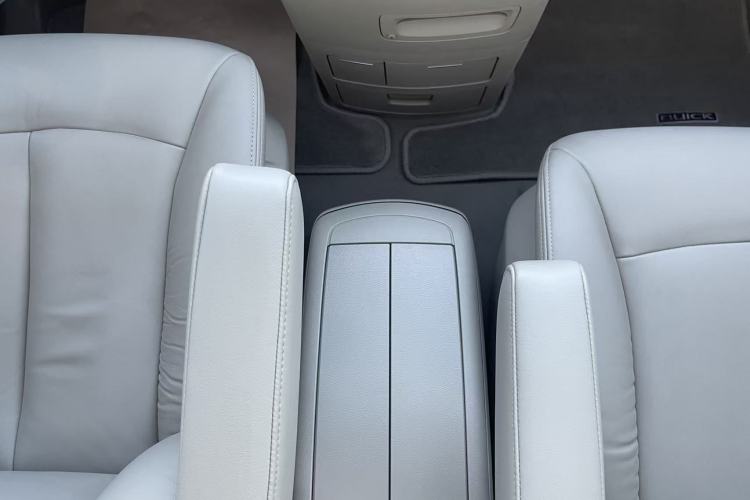 Used Buick GL8 2014 3.0L GT Luxury Business Haoya Edition Interior 3