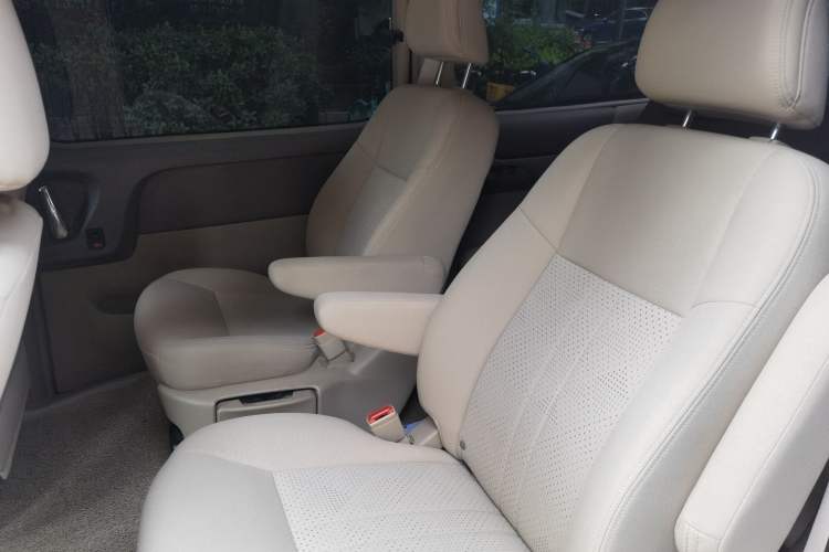 Used Buick GL8 2014 2.4L Classic Edition Interior 4