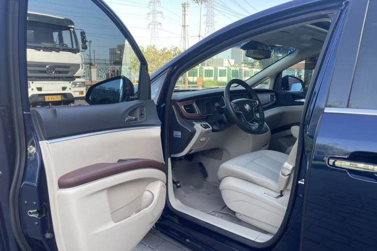 Used Buick GL8 2014 3.0L GT Luxury Business Haoya Edition Interior 4