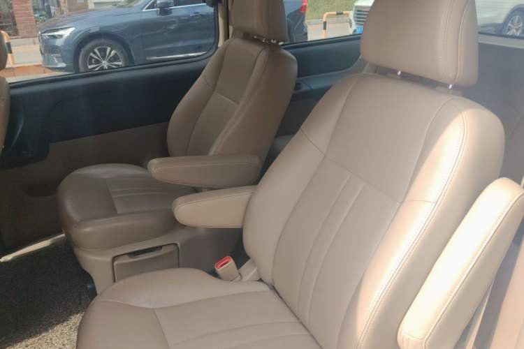 Used Buick GL8 2014 2.4L Executive Edition Interior 4